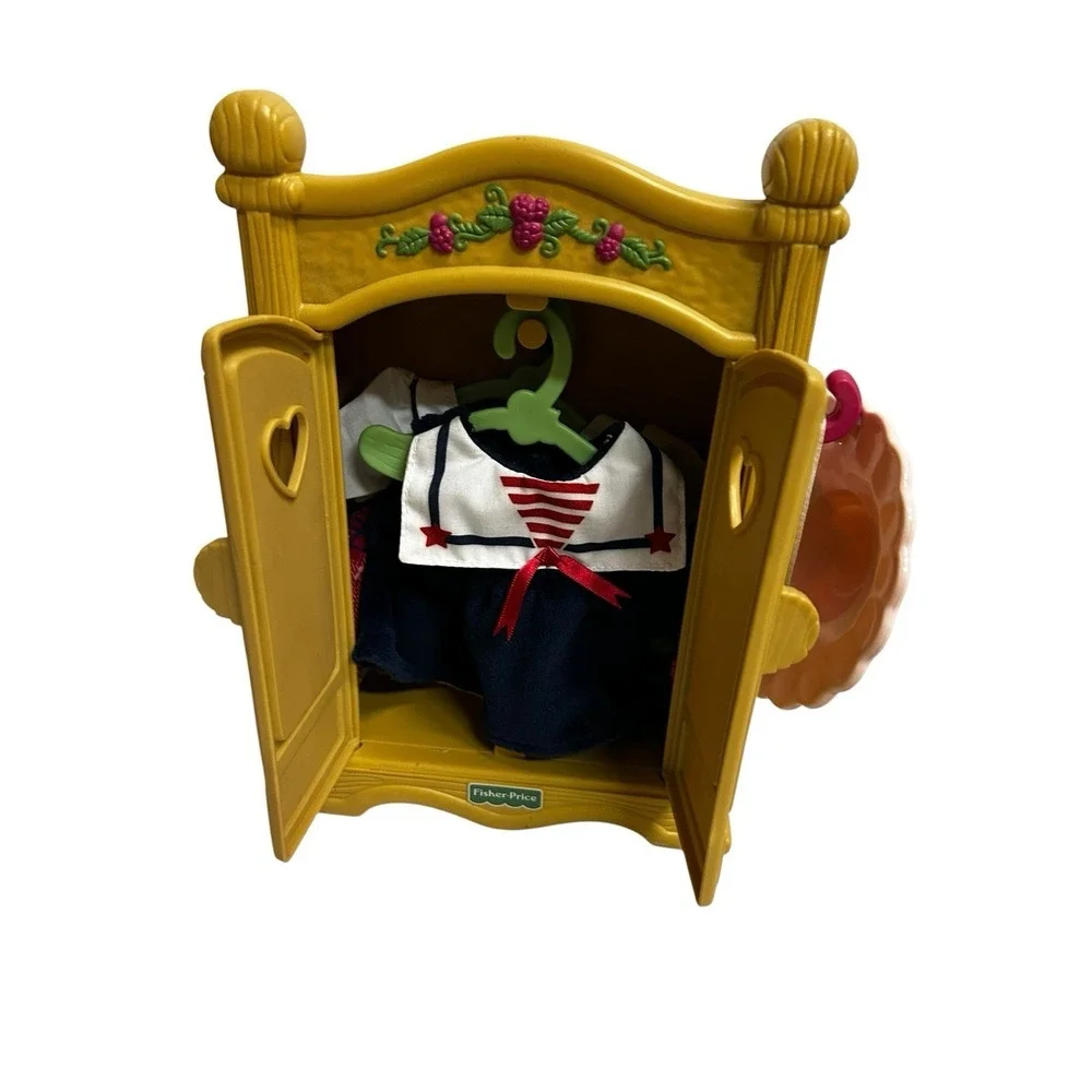 1998‎ FISHER PRICE BRIARBERRY BEAR WARDROBE HANGERS/DRESS/HAT